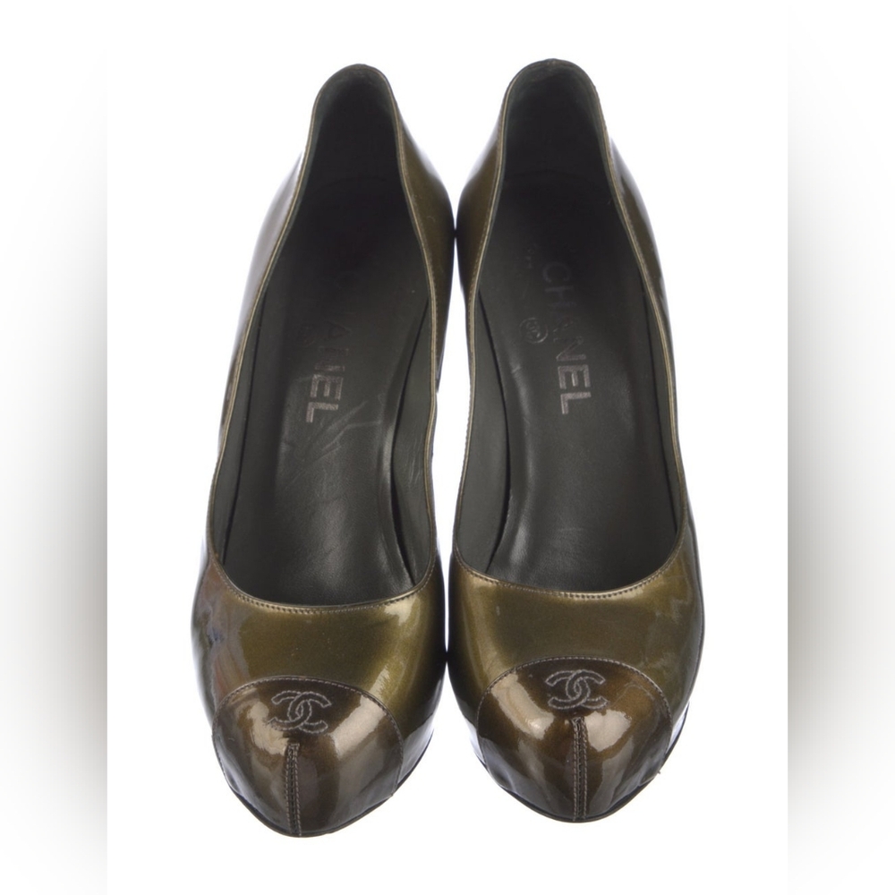 CHANEL Green Patent Leather  Cap-Toe Pumps